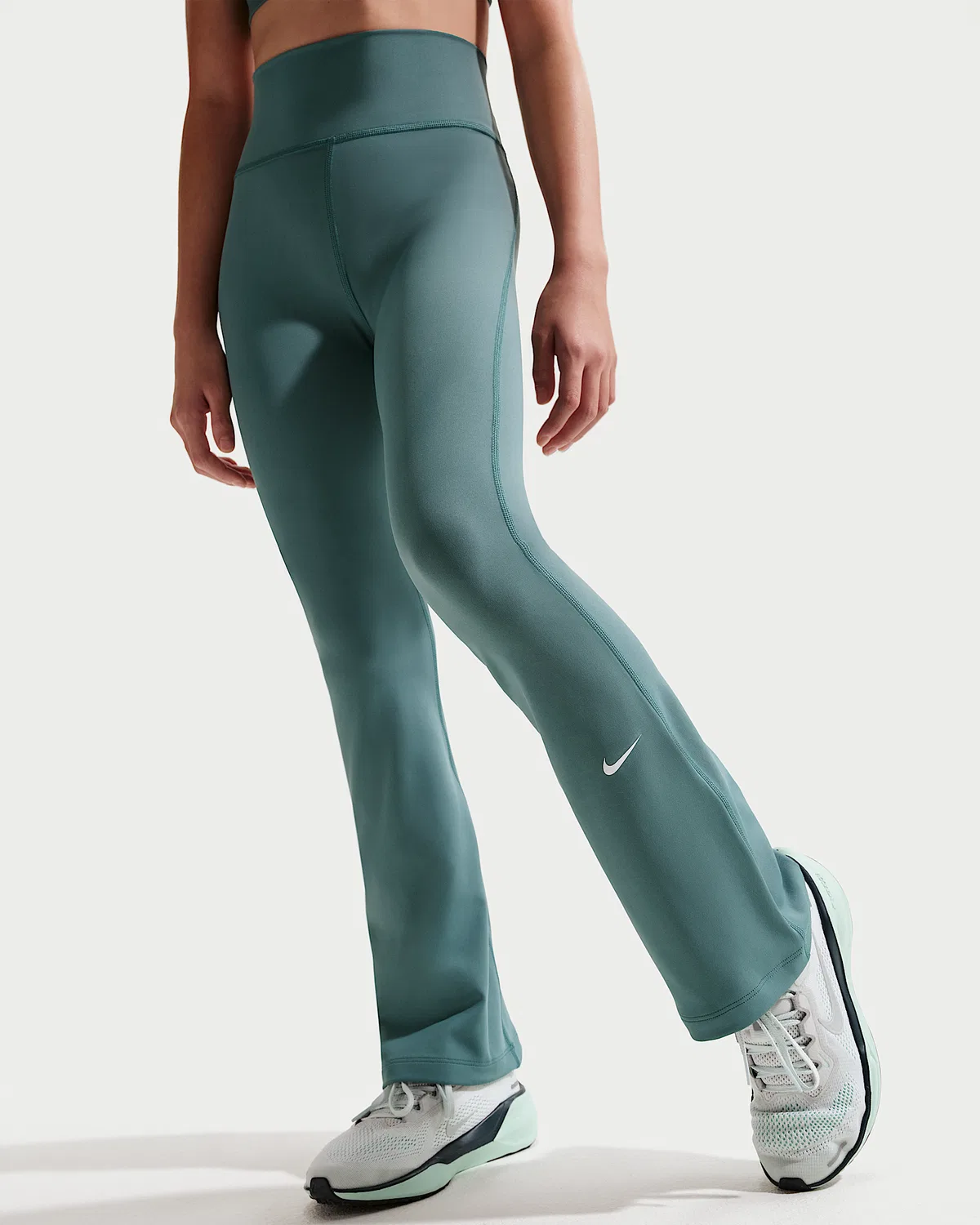 Детские леггинсы Nike One Dri-FIT с расклешенным низом, Mineral Slate/White — фото 2