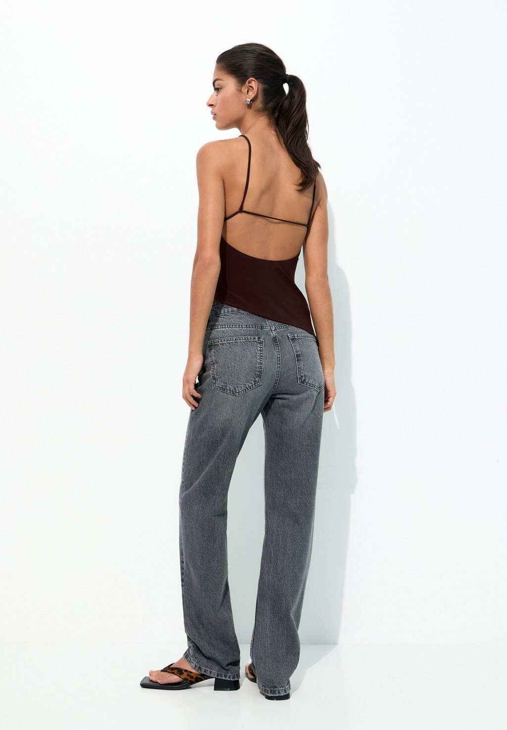 

Топ WITH STRAPPY BACK, HALTER PULL&BEAR, коричневый