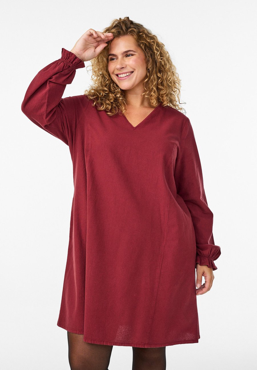 

Платье Zizzi MIT V-AUSSCHNITT, Cabernet/Bordeaux