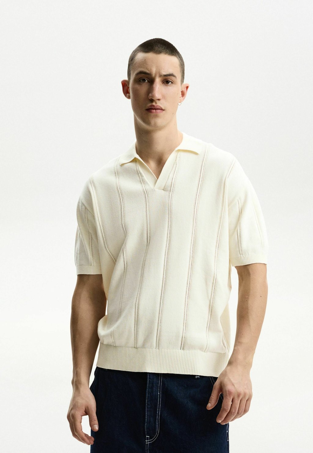 

Рубашка поло TEXTURED SHORT SLEEVE Bershka, белый