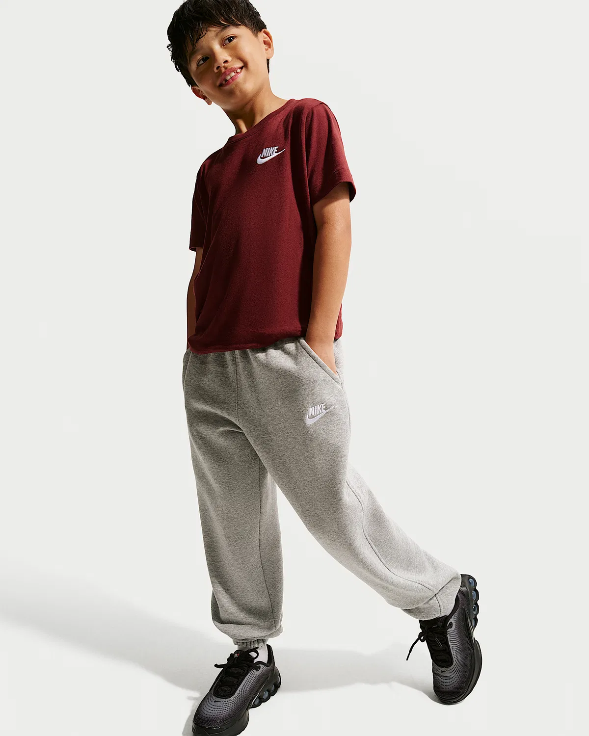 Детские свободные штаны Nike Sportswear Club Fleece, Dark Grey Heather/Base Grey/White — фото 4