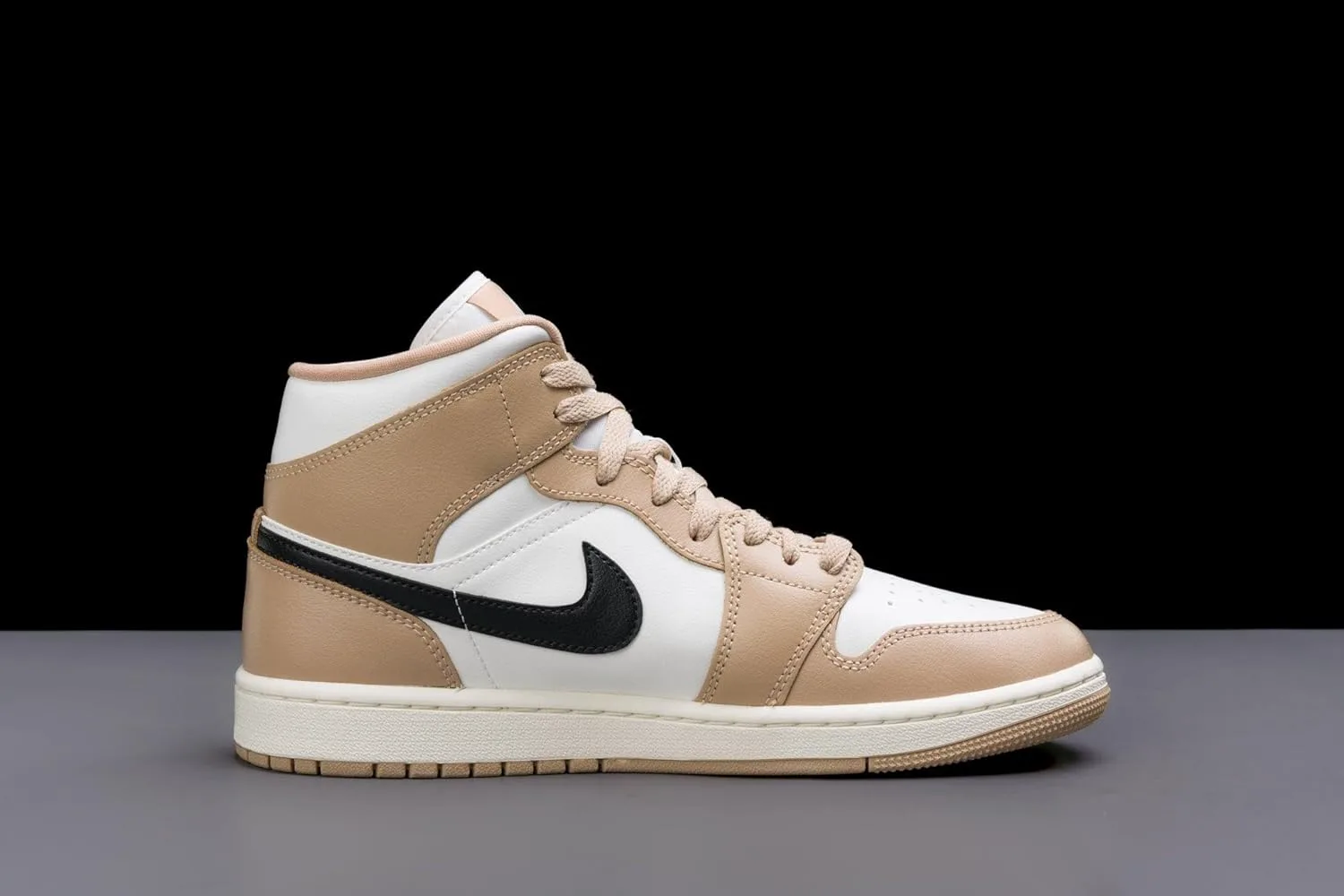 Женские кроссовки Nike WMNS Air Jordan 1 Low, черный — фото 3