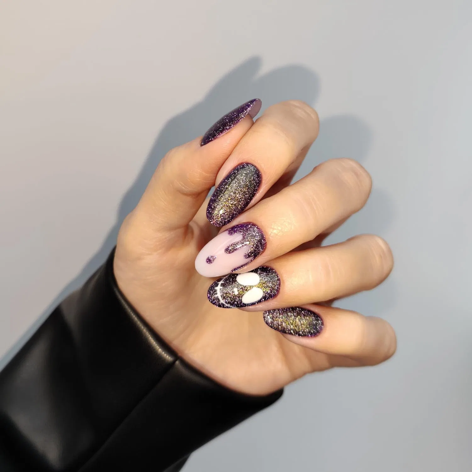 УФ-лак для ногтей «Cyber Violet 825» от Semilac Semilac, 825 Cyber Violet — фото 4