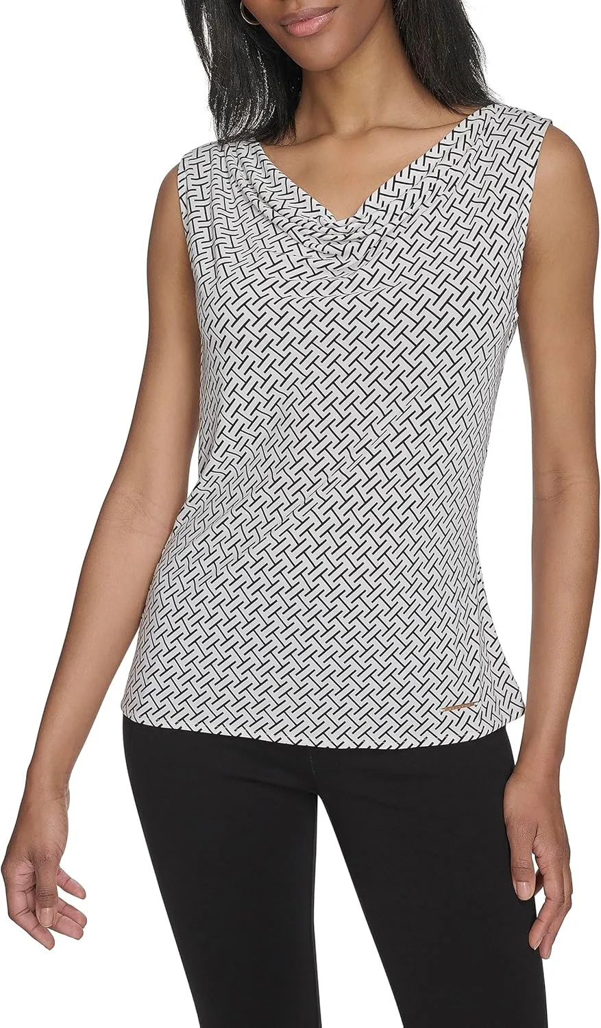 

Блузка Halston с драпировкой на горловине и фурнитурой