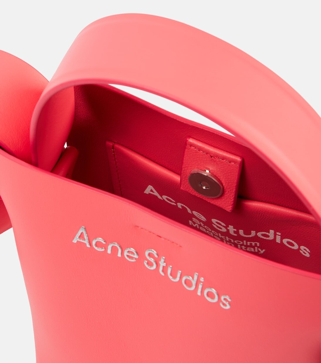 Миниатюрная кожаная сумка через плечо musubi Acne Studios, розовый — фото 3