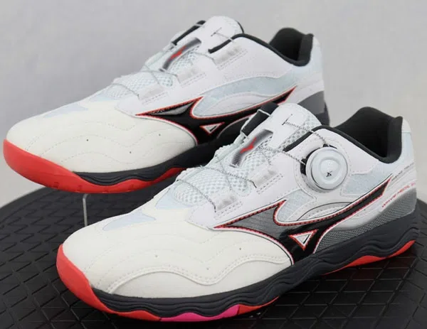 Унисекс кроссовки для настольного тенниса «Wave Medal SP5» с системой BOA от Mizuno, 01 White X Black X Red — фото 2
