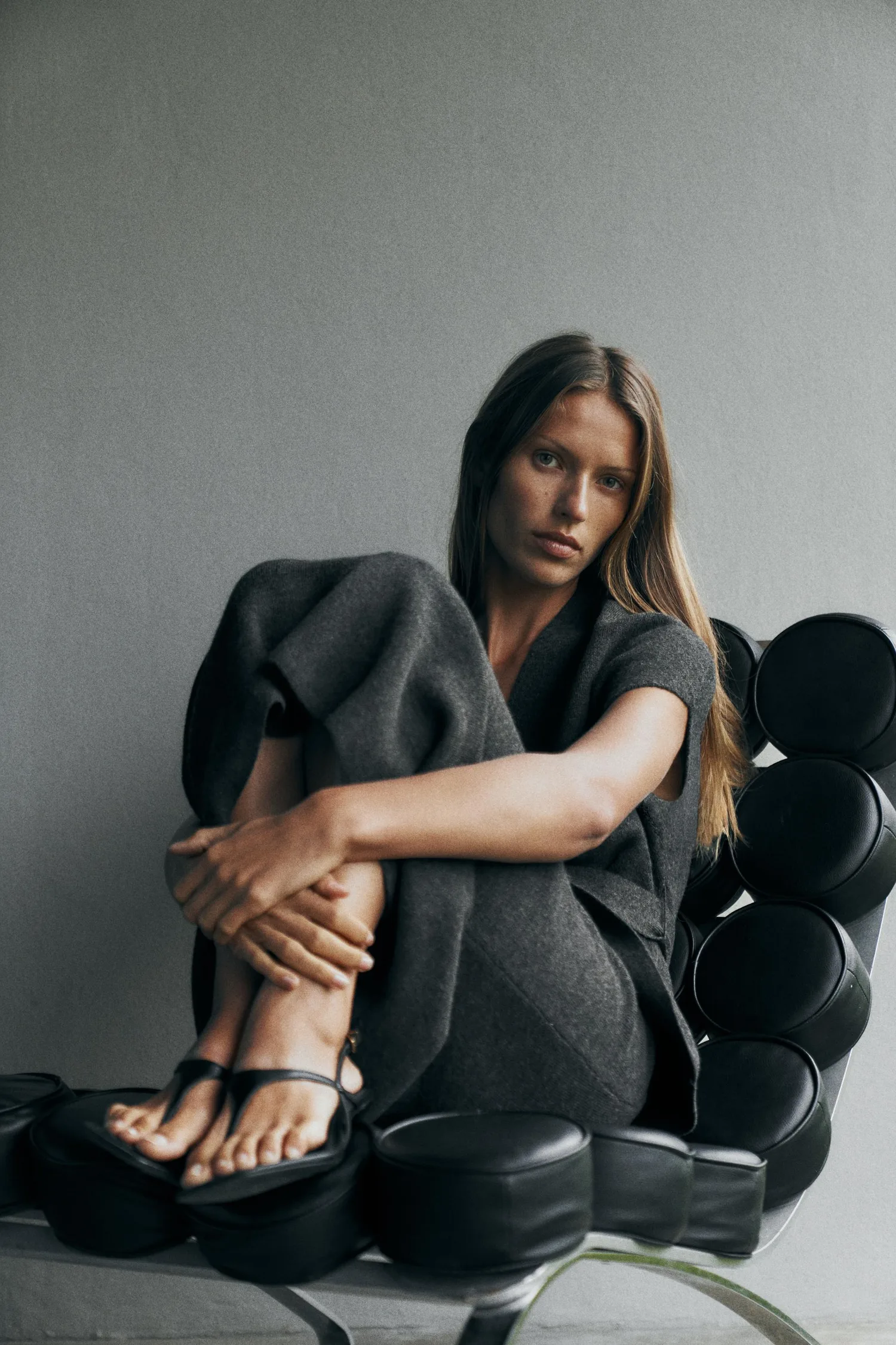 Однотонная трикотажная юбка миди Zara, серый — фото 3