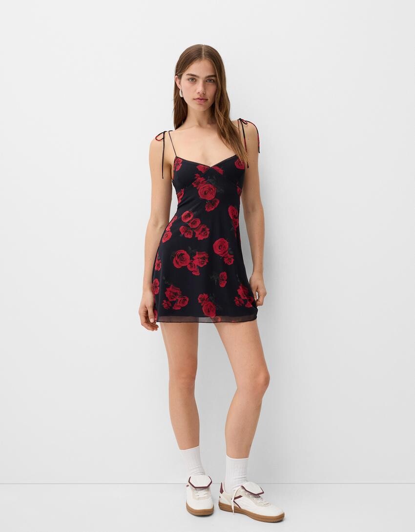 

Мини-Платье из тюля с розами Bershka, черный