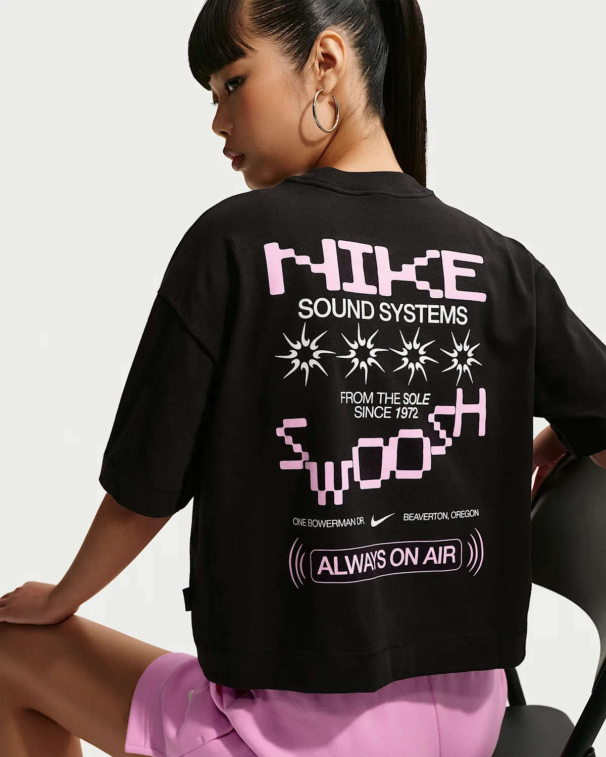 Женская оверсайз укороченная футболка Nike Sportswear, Black — фото 2