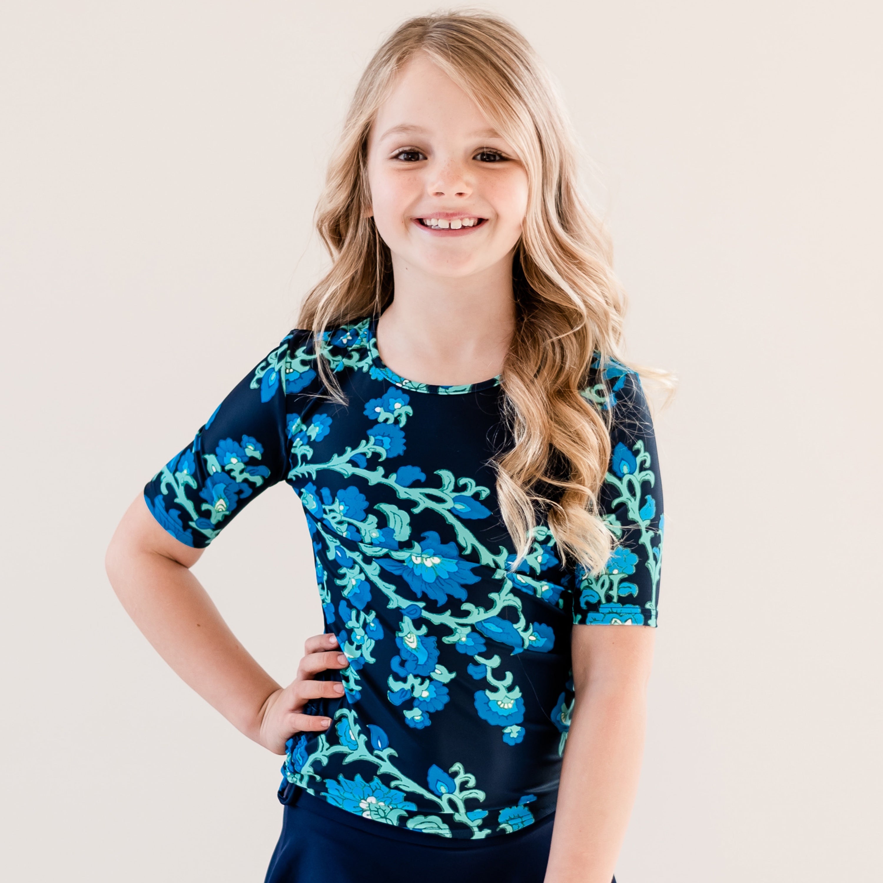 

Топ для плавания Lily с коротким рукавом для девочек Calypsa, цвет barbados blue