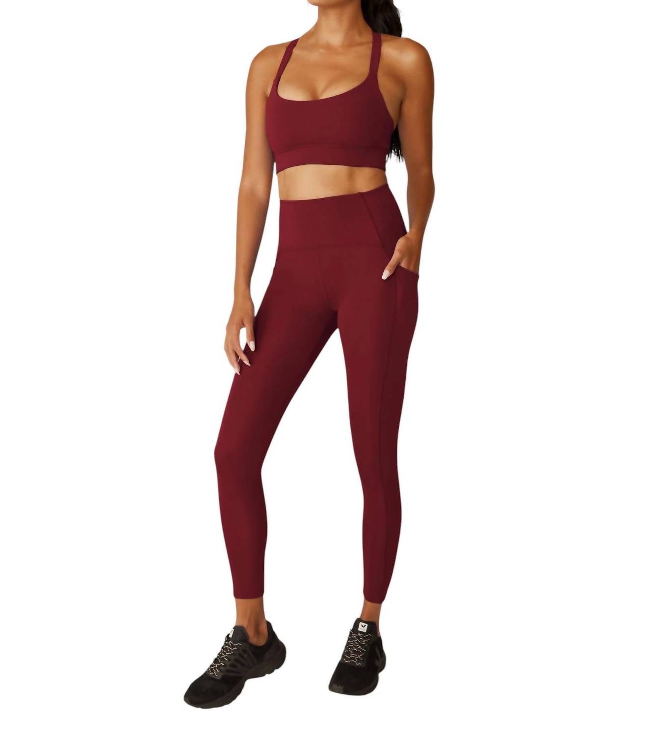 

Strive Карманные леггинсы средней длины в цвете California Merlot BEYOND YOGA