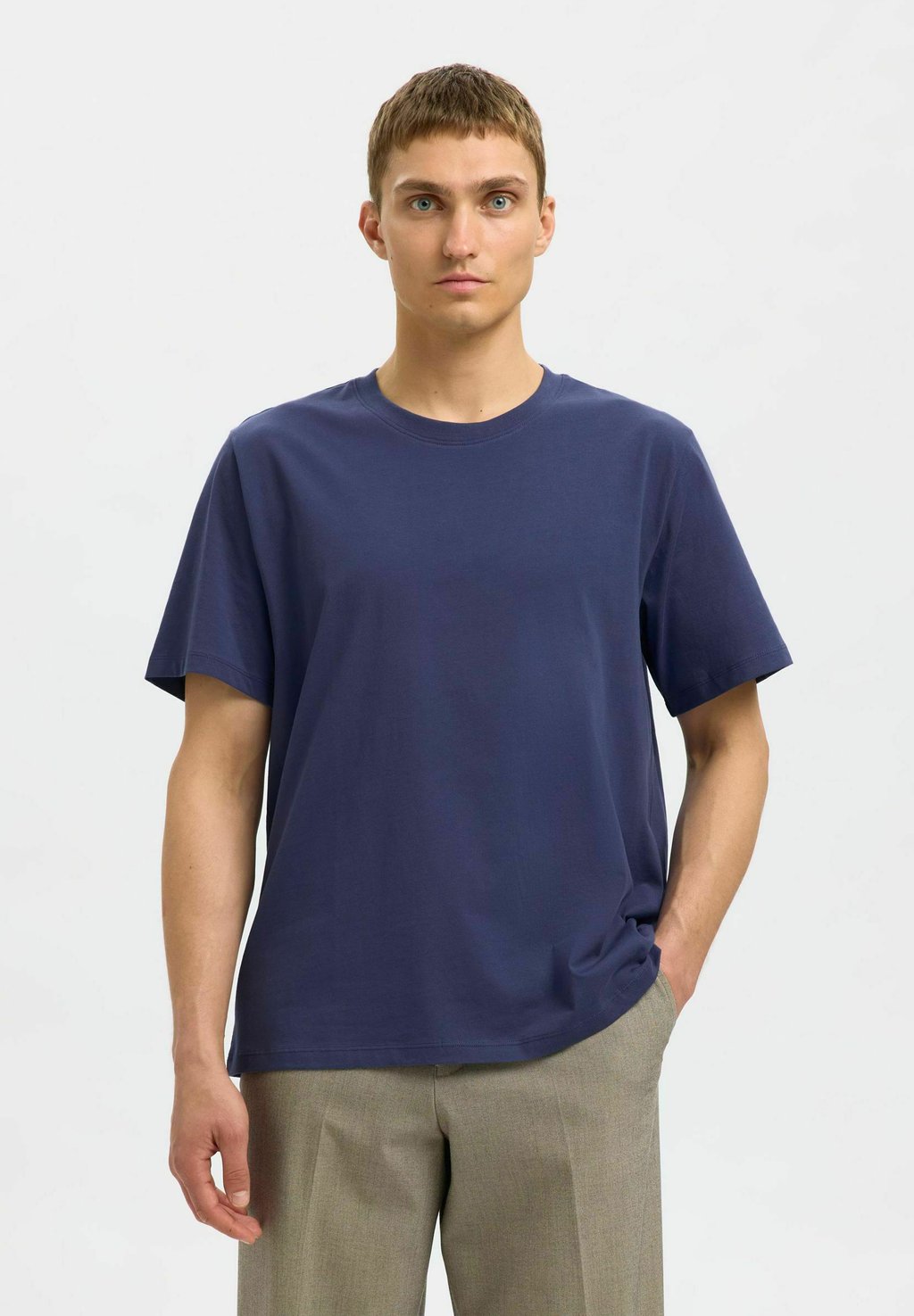 

Базовая футболка SLHASPEN SS O-NECK NOOS Selected Homme, синий