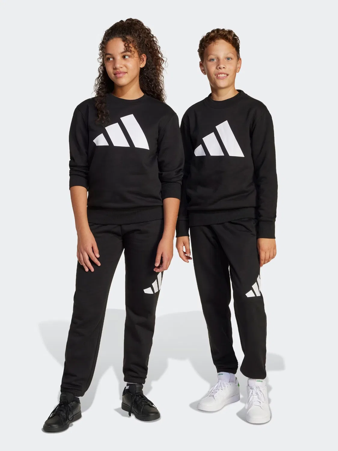 Спортивный костюм Adidas Sportswear черного цвета — фото 2