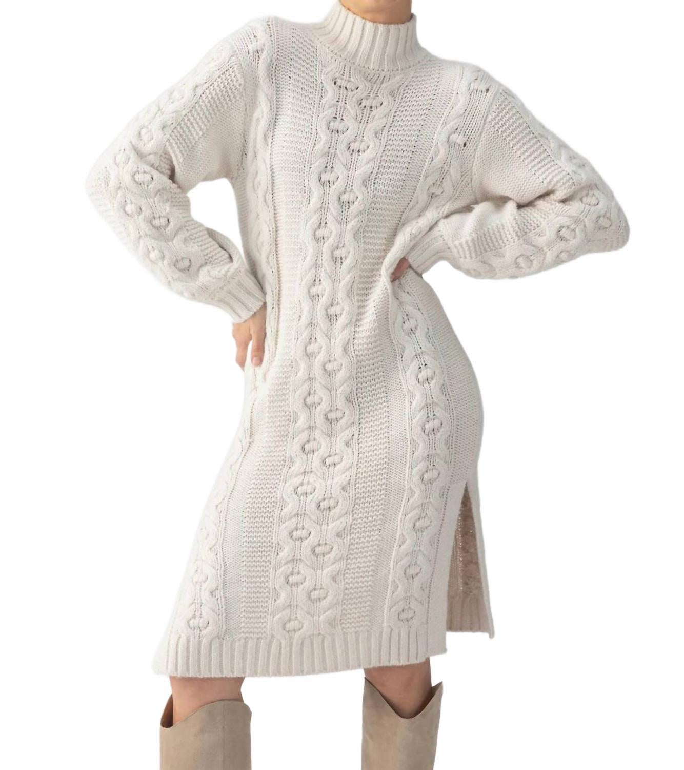 

Платье-свитер с разрезами по бокам, выполненное в технике «косичная вязка», мелового цвета Sanctuary, Chalk