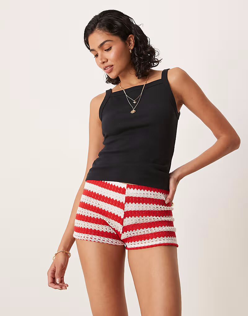 

Микро-шорты крючком ASOS DESIGN в красную и белую полоску