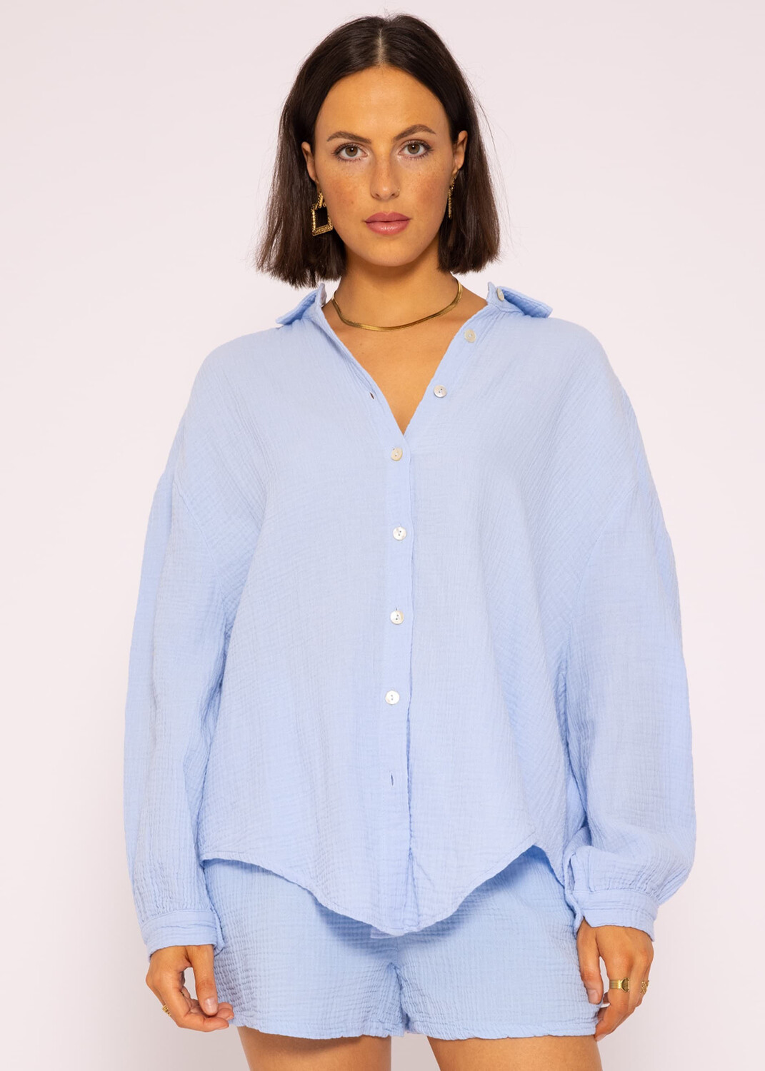 

Блуза SASSYCLASSY Ultra Oversize Musselin nhemd kürzere Variante, светло-синий