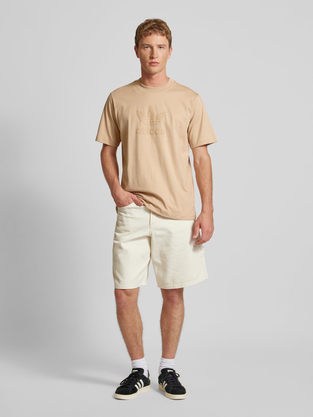 

Футболка с этикеткой adidas Originals, бежевый