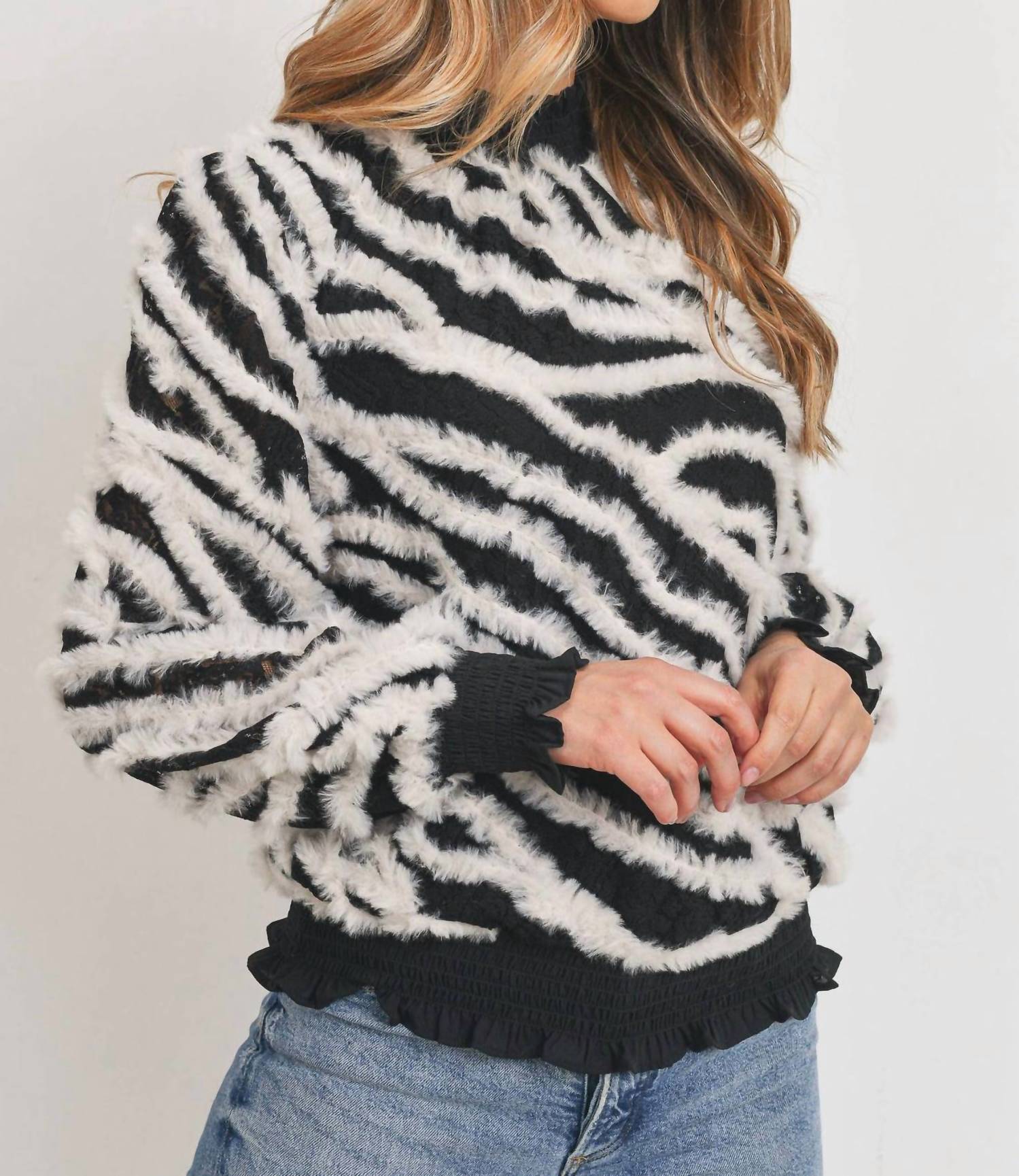 

Текстурный свитер Zebra в черно-белом цвете Sweet Rain