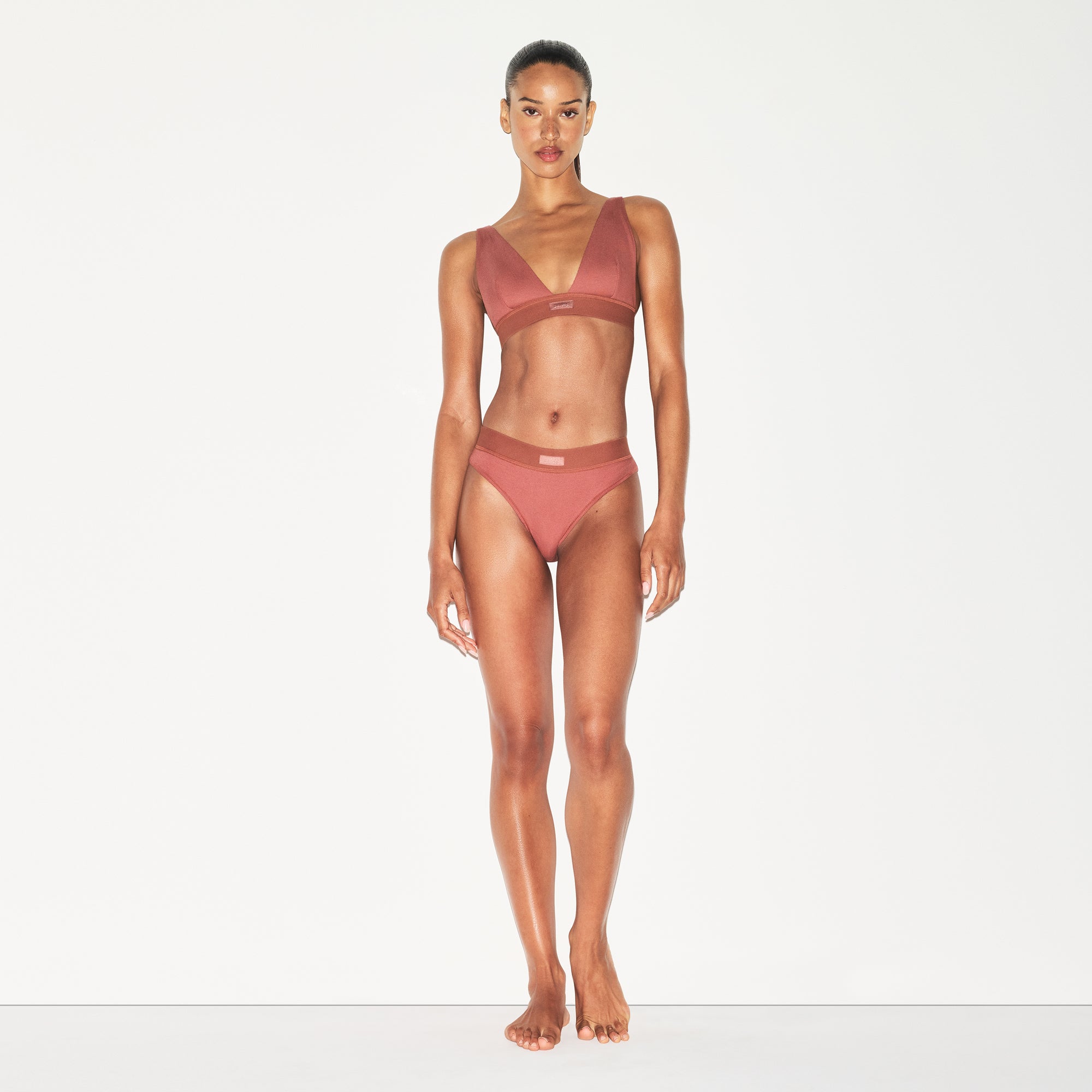 

Глубокий бюстгальтер без косточек SKIMS COTTON RIB, цвет redwood