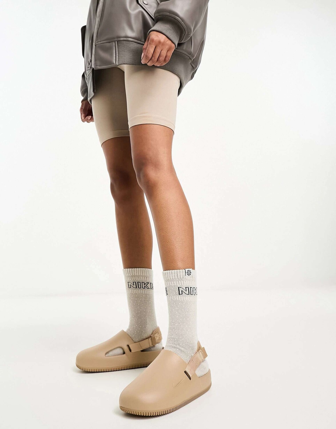 

Бежевые туфли Nike Calm Mule, Бежевый, Бежевые туфли Nike Calm Mule