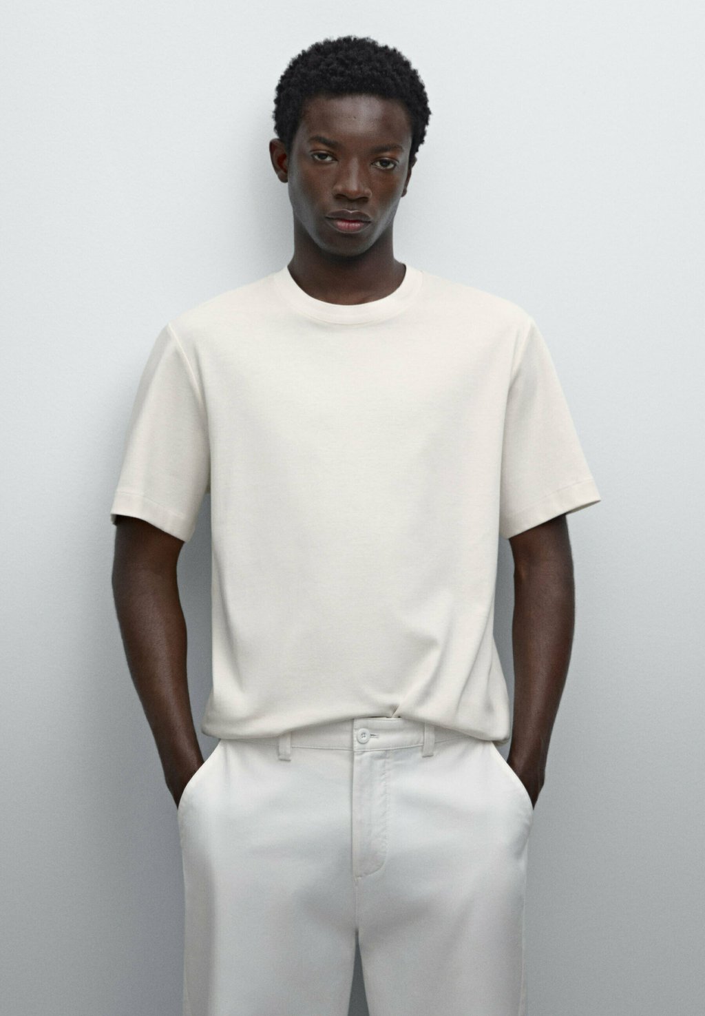 

Базовая футболка NECK DETAIL Massimo Dutti, бежевый