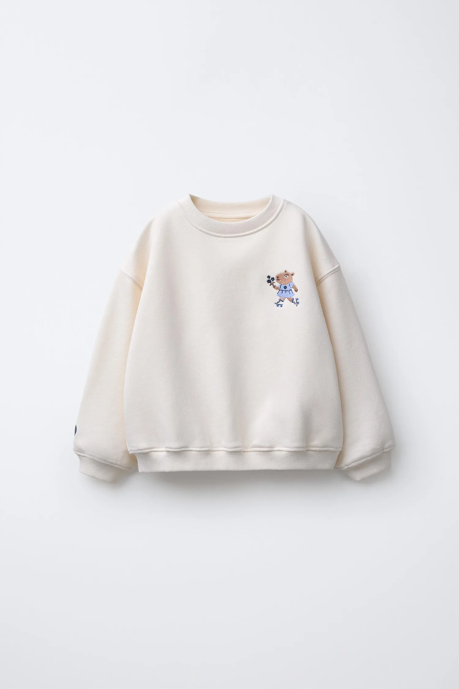 Толстовка с вышитой капибарой и сердечками Zara, экрю