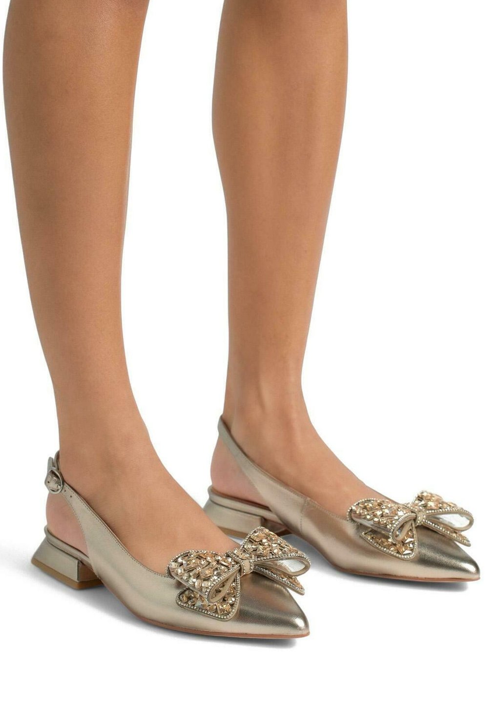 Классические туфли на каблуке CON PUNTERA AFILADA Y CIERRE CON HEBILLA Alma en Pena, цвет Bronce