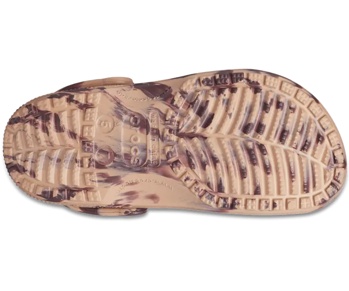 Классические мраморные сабо Crocs женские, цвет Cork / Multi — фото 4