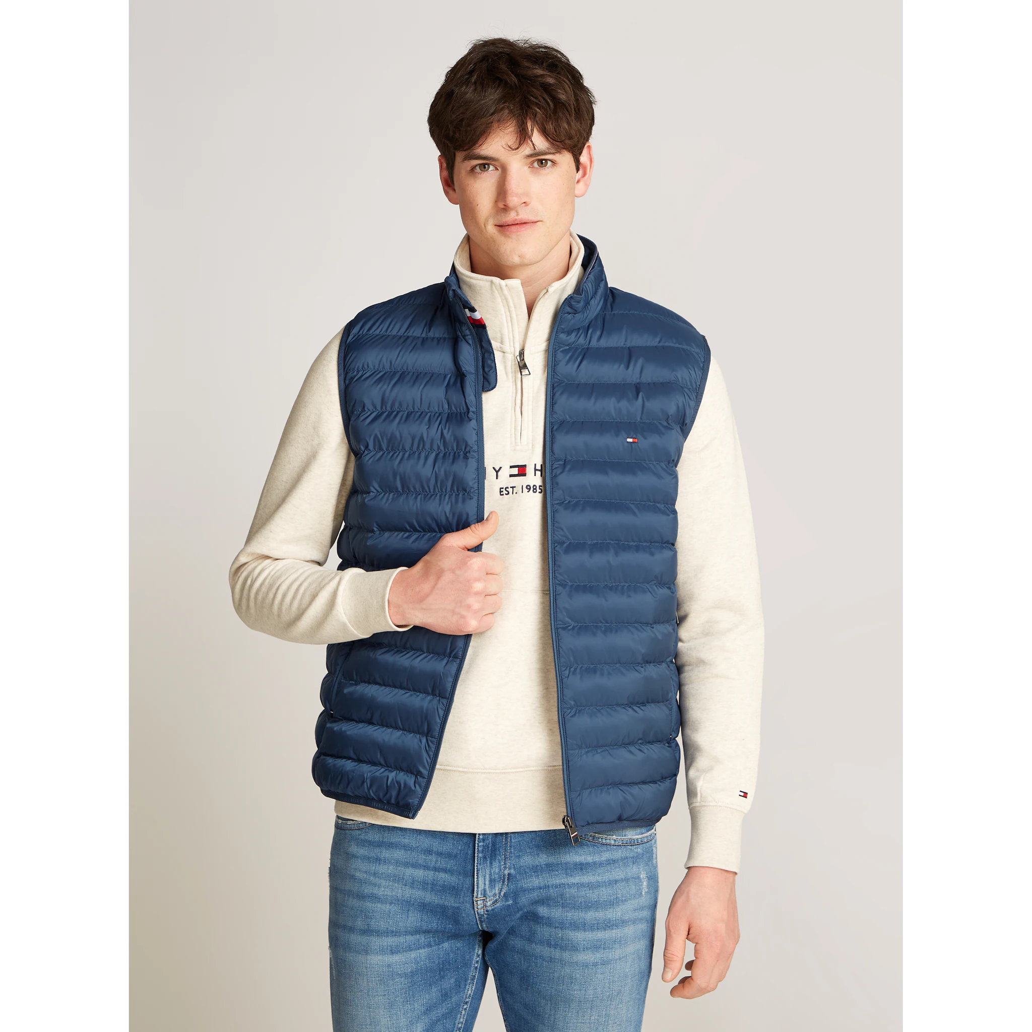 

Стеганый жилет Tommy Hilfiger "PACKABLE RECYCLED VEST" с вышивкой логотипа Tommy Hilfiger, цвет Aegean Sea