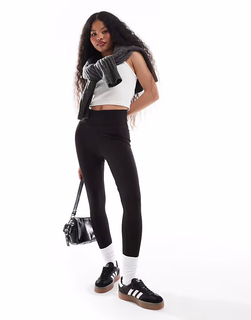 

Леггинсы Stradivarius Petite Sculpt черного цвета