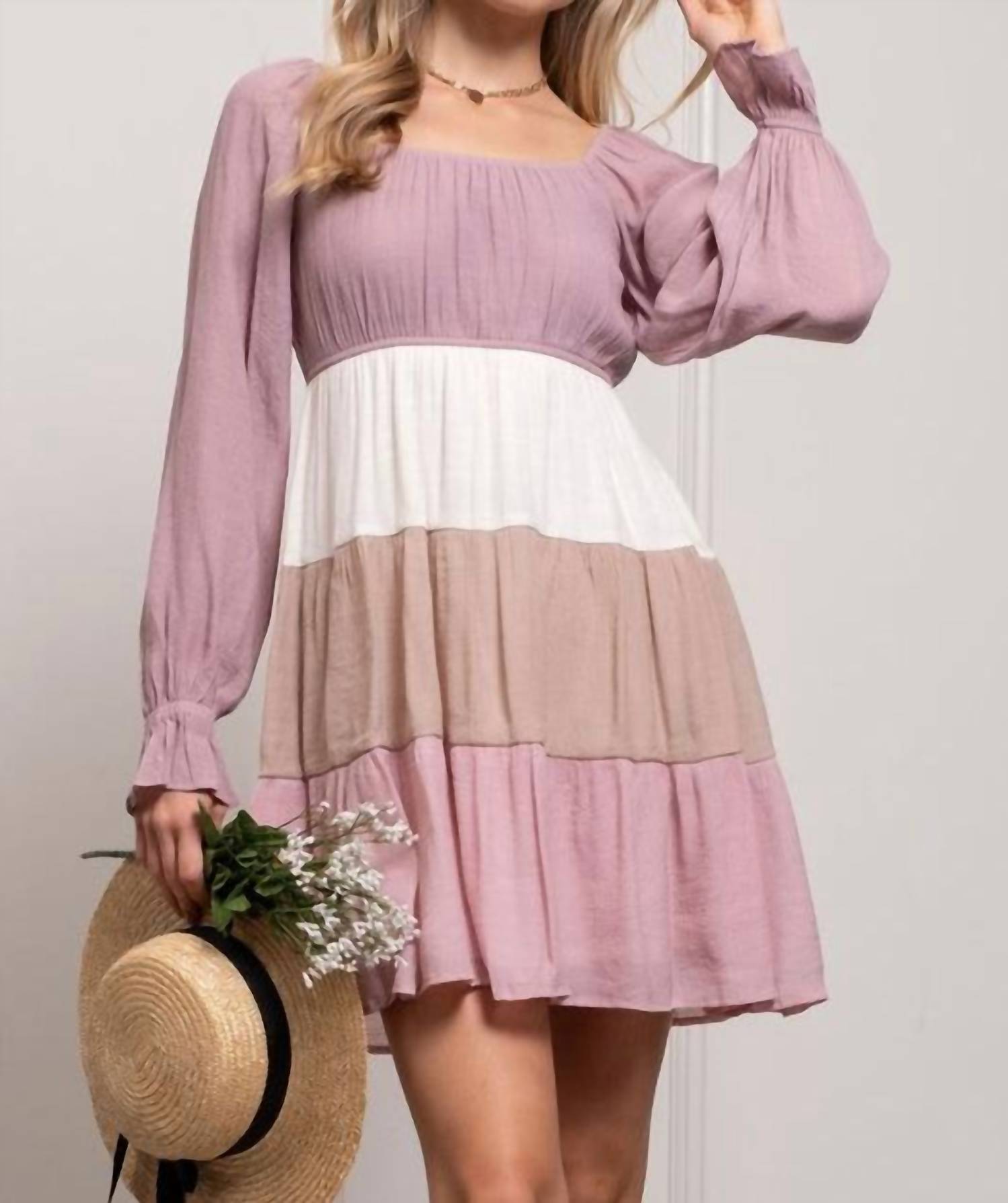 

Приталенное мини-платье в пыльно-розовом цвете Blu Pepper