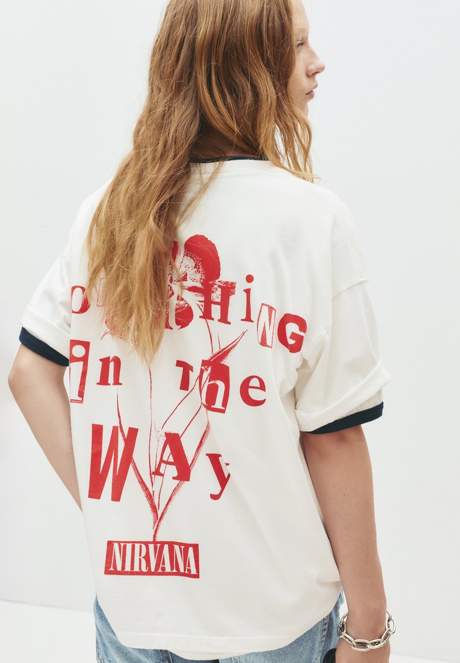 

Футболка PULL&BEAR Print T-shirt, White