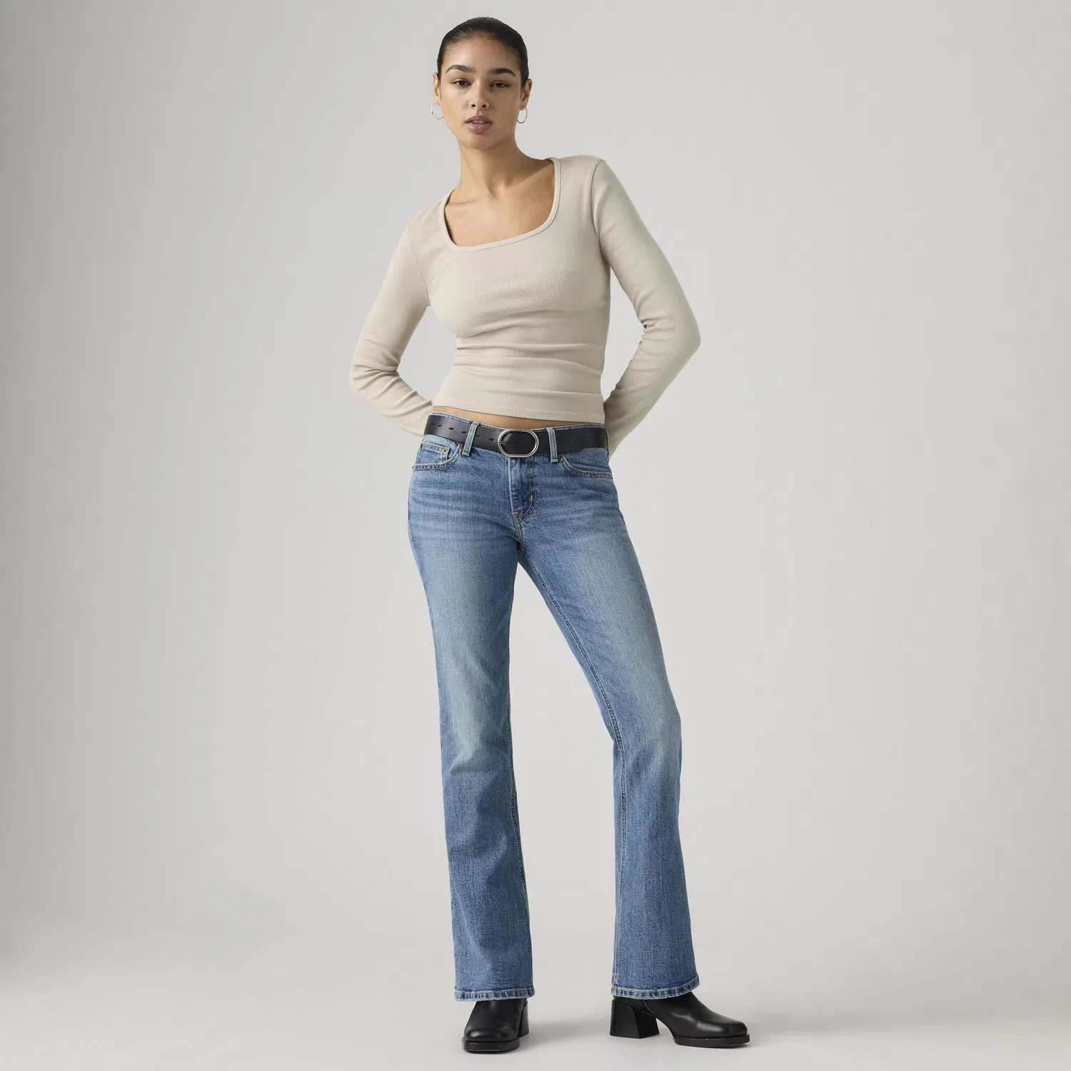 Женские джинсы-клеш с заниженной талией Levi's, Medium Wash