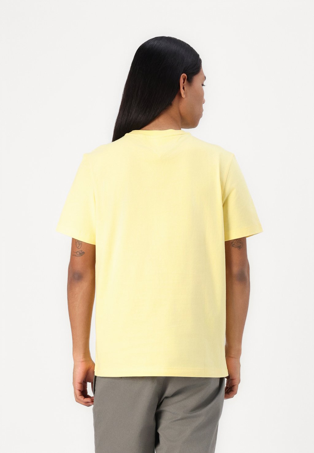 Базовая футболка SEASONAL SOLID TEE Tommy Hilfiger, желтый — фото 3