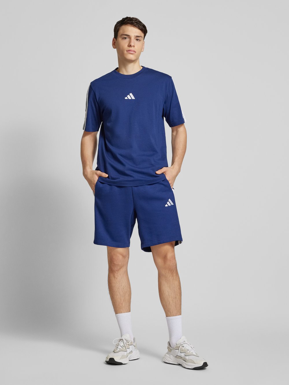 

Спортивные шорты с эластичным поясом ADIDAS SPORTSWEAR