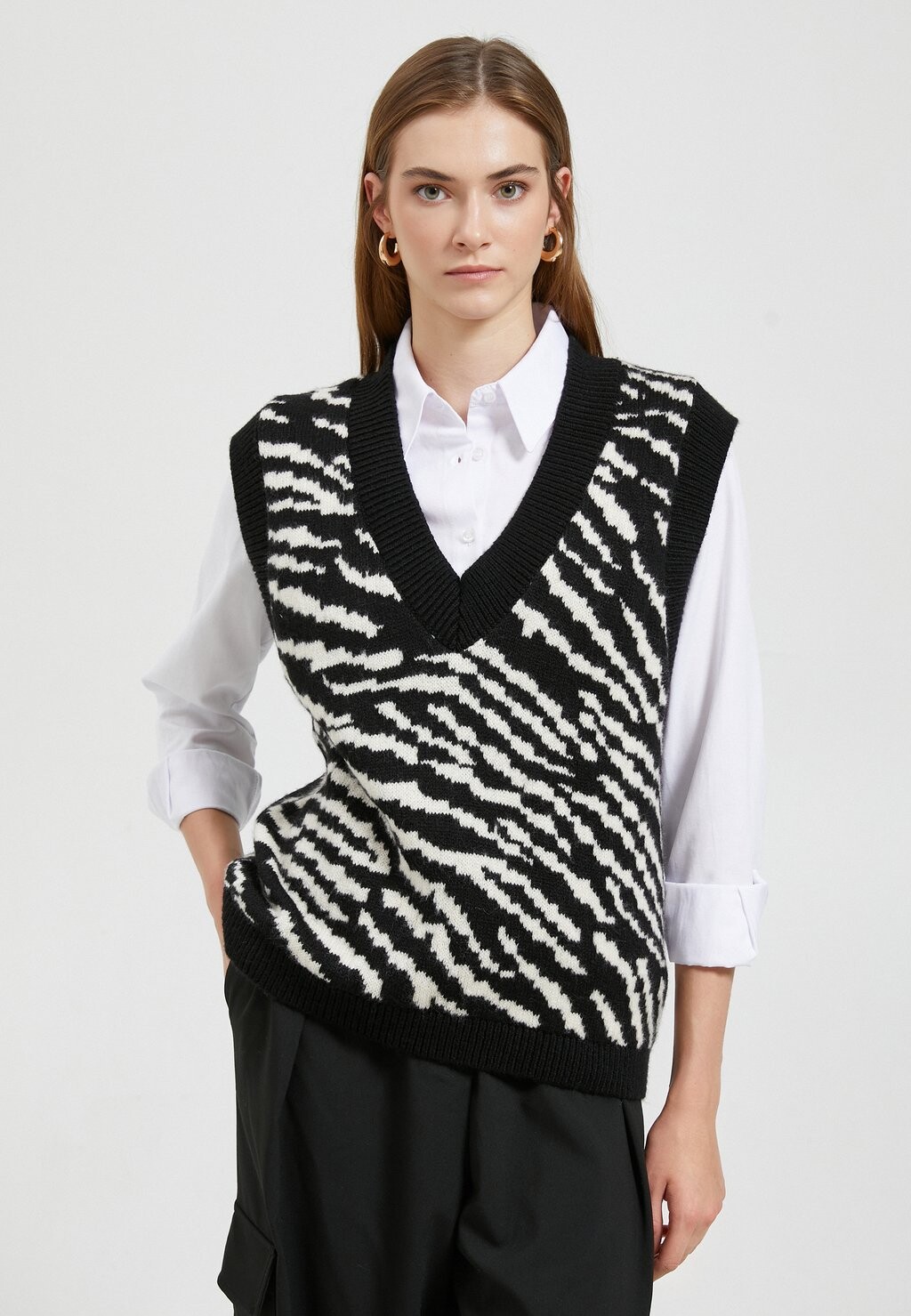 

Джемпер TRICOT V NECK Koton, черный