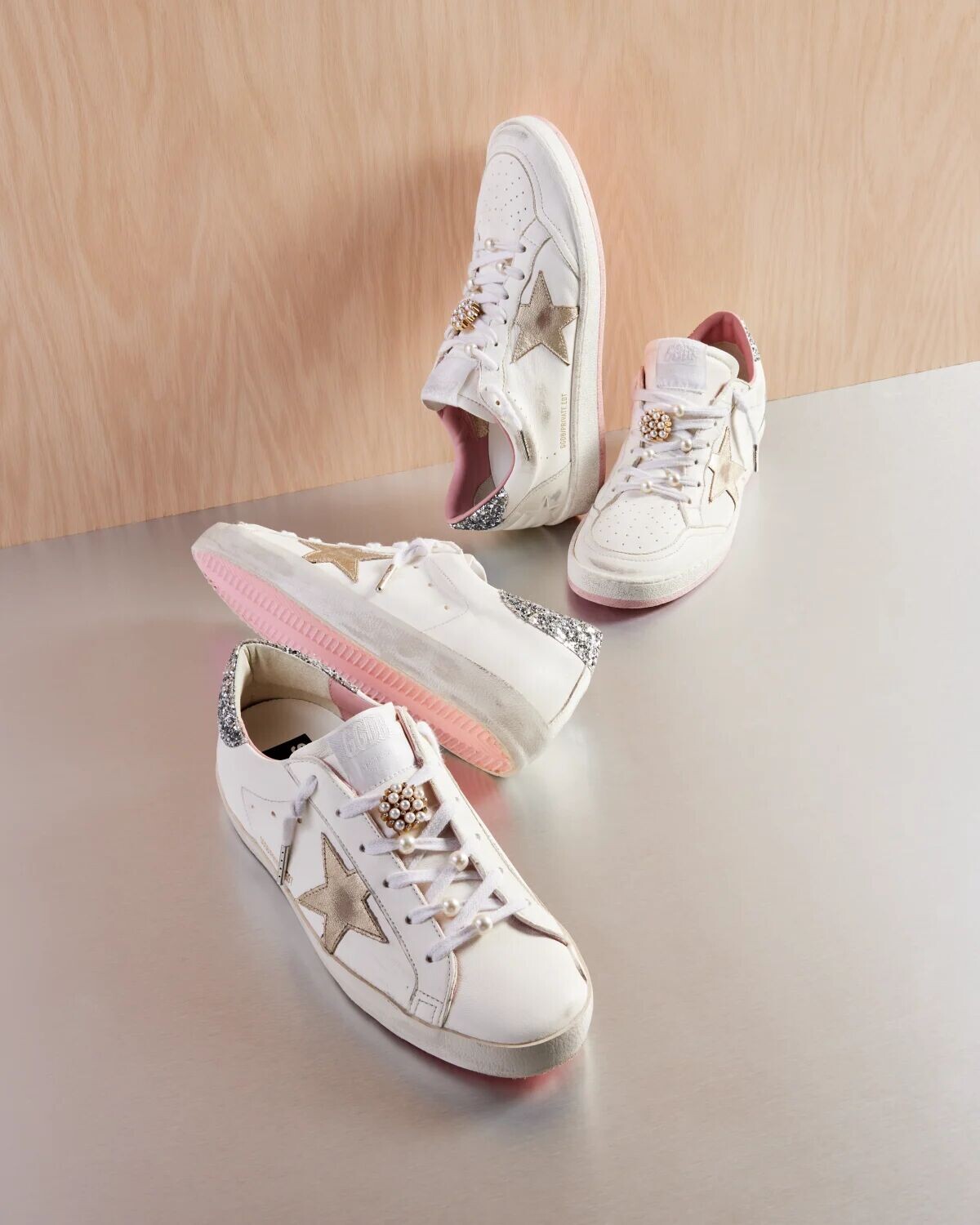 Низкие кеды Ballstar с жемчужными блестками Golden Goose, цвет Cream Latte Platinum Silver — фото 2