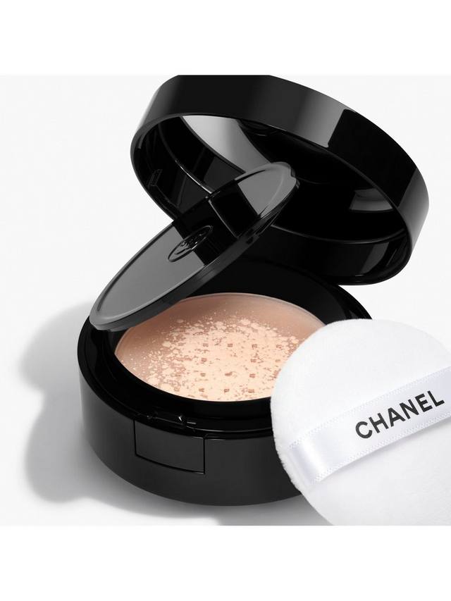 Пудра универсальная рассыпчатая Natural Finish в дорожном формате CHANEL, 20 Medium Light — фото 2