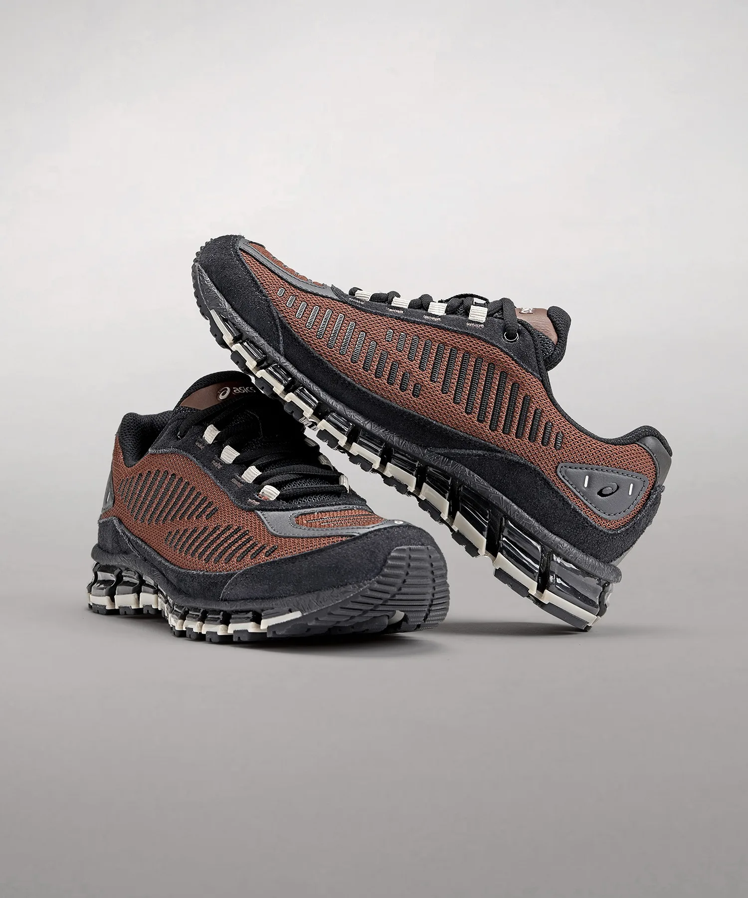 Унисекс кроссовки с амортизацией ASICS GEL-QUANTUM 360 I AMP коричневые — фото 2