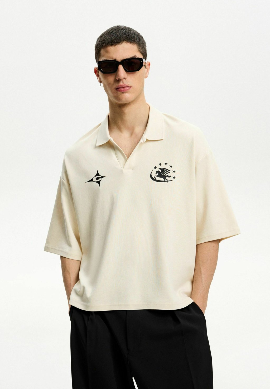 

Рубашка поло PRINTED SHORT SLEEVE Bershka, бежевый