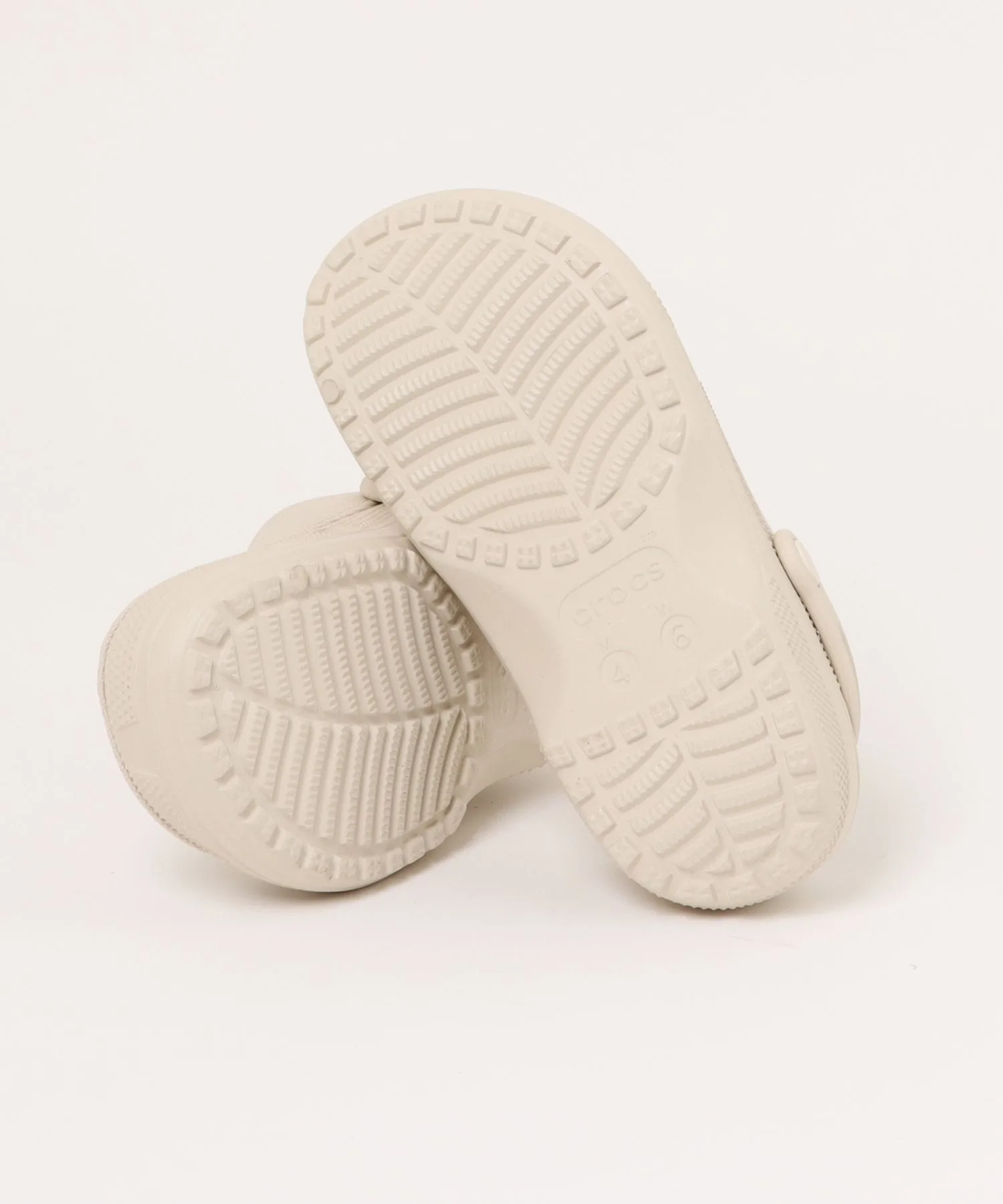 Унисекс сандалии Crocs Classic Crafted Clog серые — фото 4