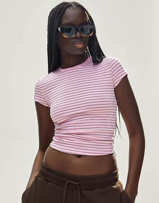 

Розово-черная футболка с короткими рукавами Bershka