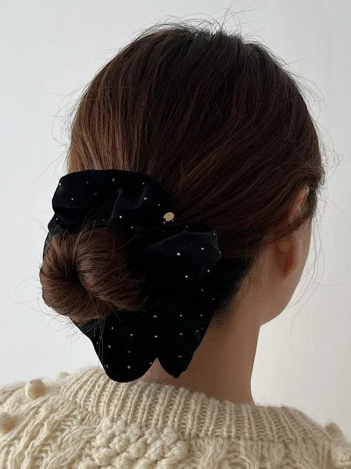 Резинка для волос бархатная Cameo Gold Dot Velvet Volume Scrunchie, чёрная, OAR — фото 3