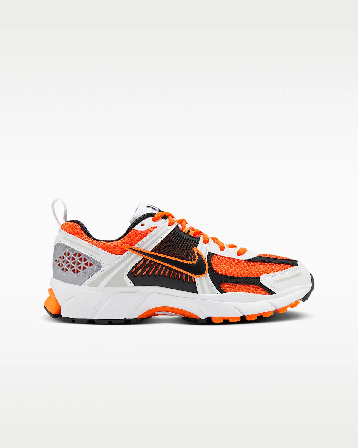 Детские кроссовки с отражающими элементами Nike Vomero 5, Total Orange/White/Metallic Platinum/Black — фото 3
