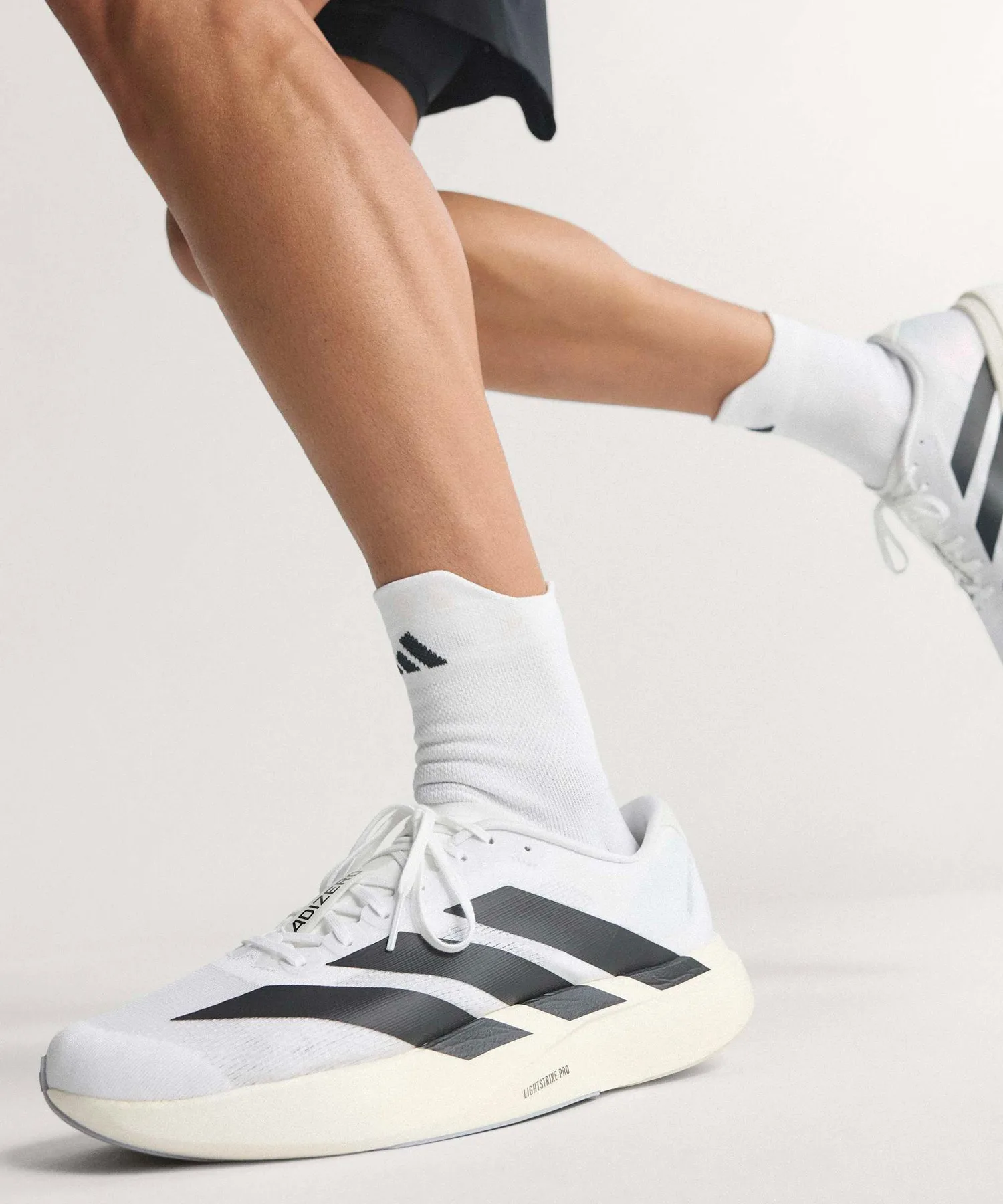 Мужские кроссовки для бега adizero EVO SL adidas серебристые — фото 2