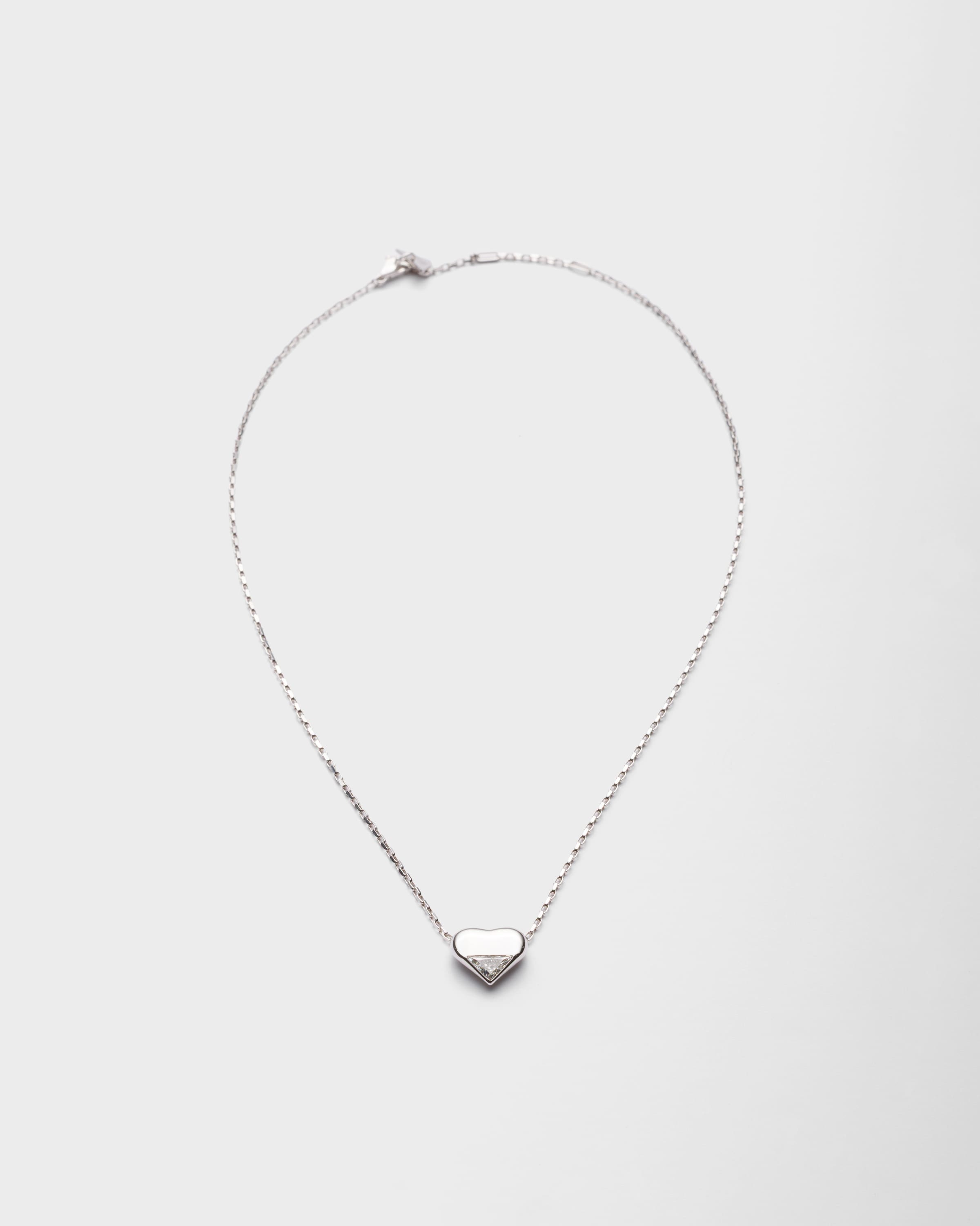 

Колье Eternal Gold Nano Heart из белого золота с выращенным в лаборатории бриллиантом Prada, серебряный