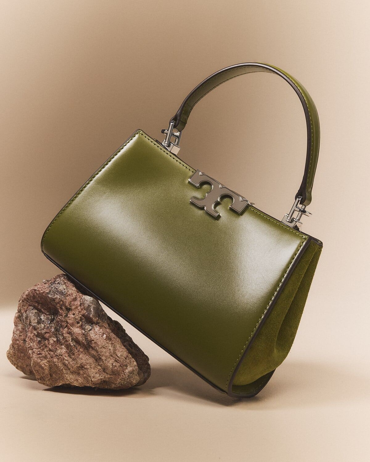 

Миниатюрная сумка-саквояж Eleanor из кожи и замши Tory Burch, цвет Matcha Green