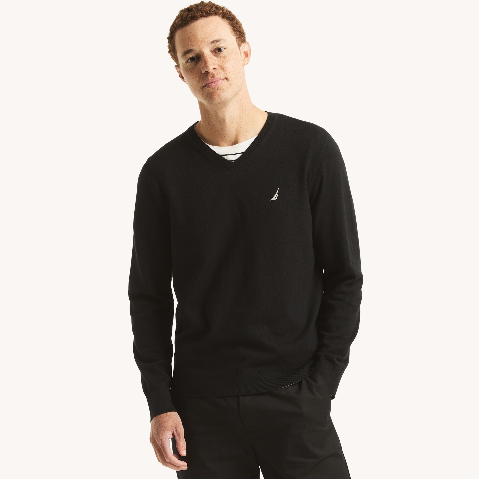 

Nautica Mens Navtech палубный свитер с V-образным вырезом, цвет true black