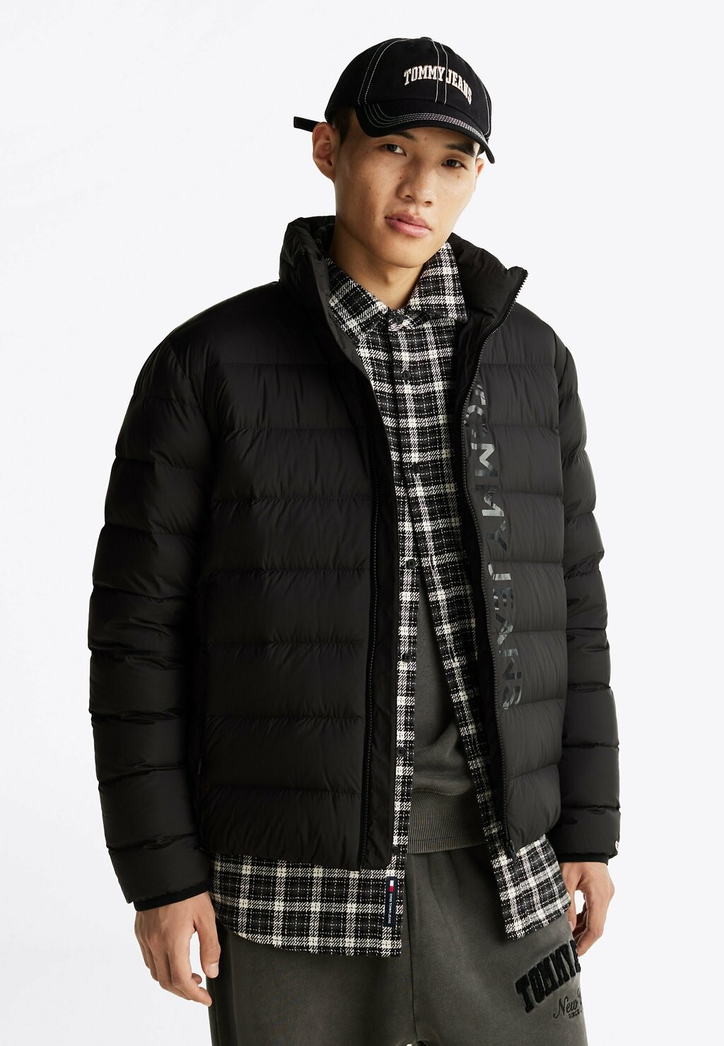 

Зимняя куртка Tommy Jeans, черный