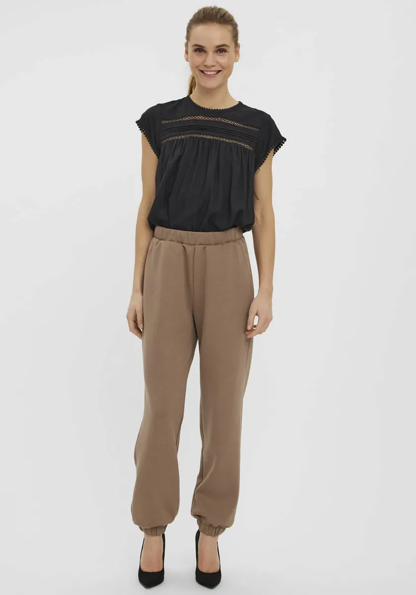 

Кружевной топ Vero Moda "VMDEBBIE PLEAT S/L TOP GA NOOS", черный
